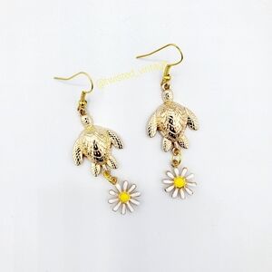 Golden Sea Turtle Daisy Flower Earrings, Summer Vibes, Ocean, Beach